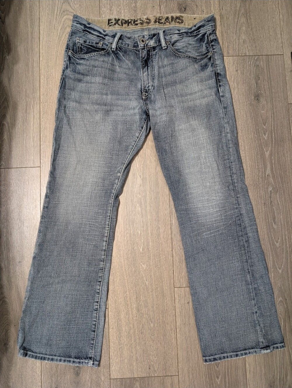 Express Jeans Low Rise Bootcut Light Wash Slim Thick Contrast Stitch Rocco•34x30